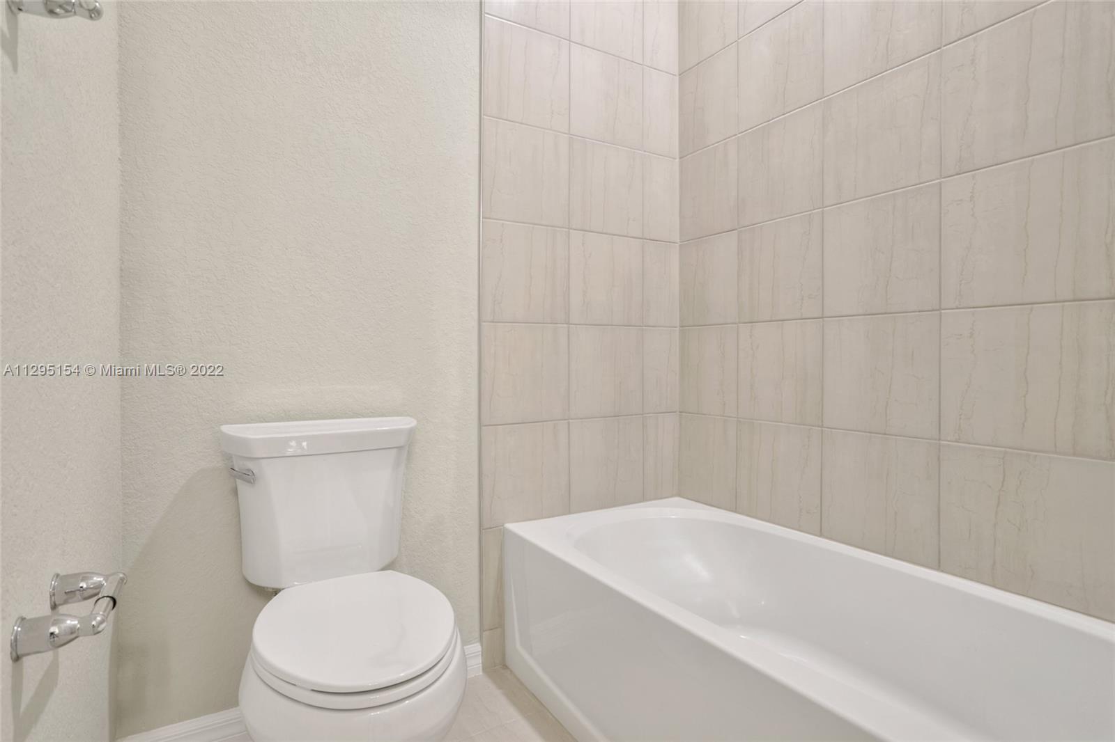 OAK TREE PROPERTY REDEVEL - Residential Lease