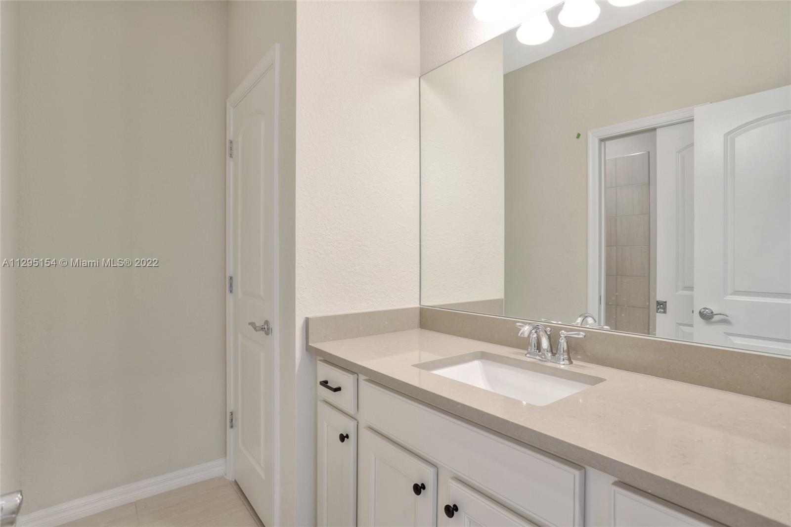 OAK TREE PROPERTY REDEVEL - Residential Lease
