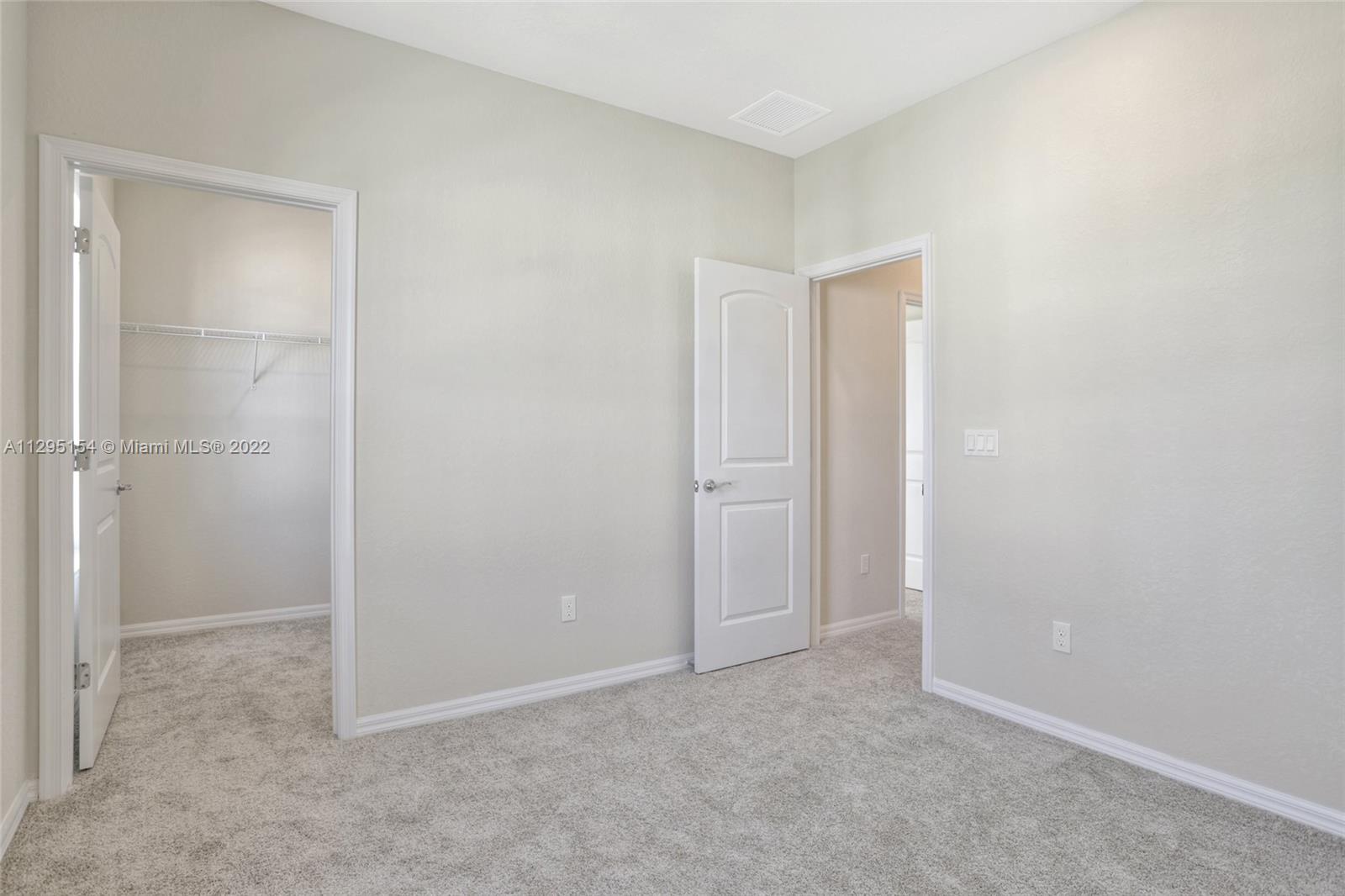 OAK TREE PROPERTY REDEVEL - Residential Lease