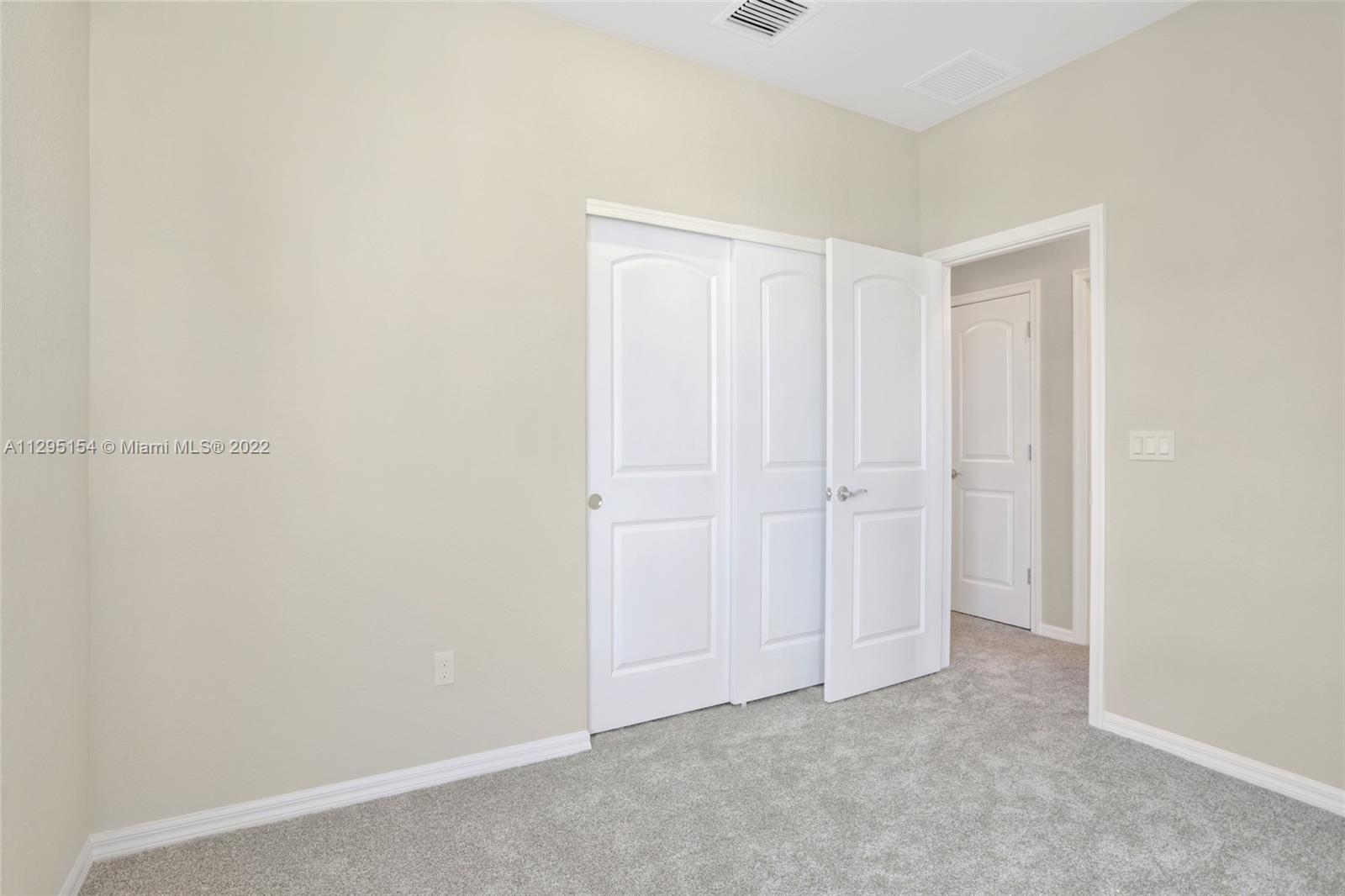 OAK TREE PROPERTY REDEVEL - Residential Lease