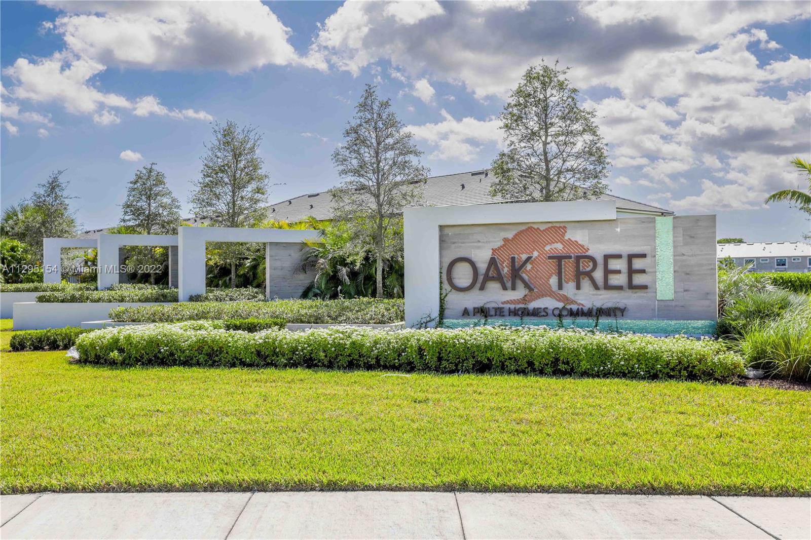 OAK TREE PROPERTY REDEVEL - Residential Lease