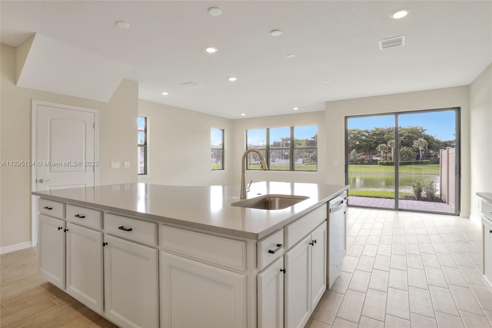 OAK TREE PROPERTY REDEVEL - Residential Lease