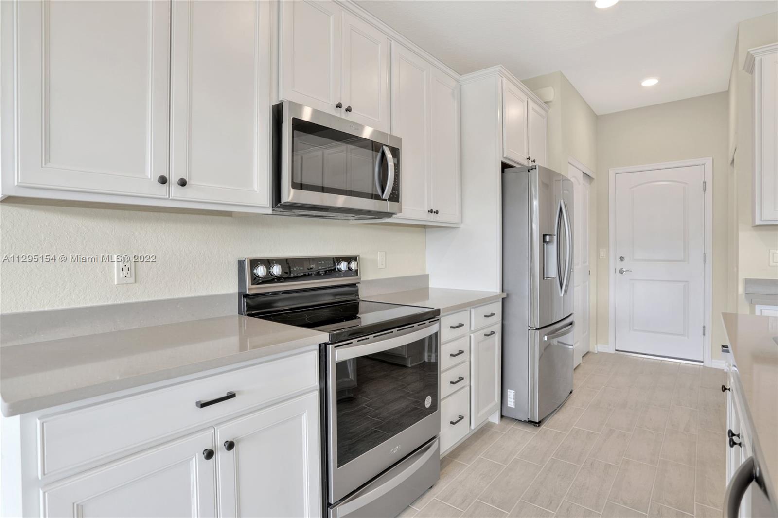 OAK TREE PROPERTY REDEVEL - Residential Lease