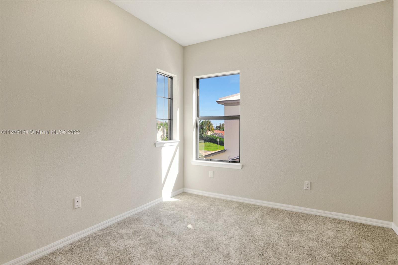 OAK TREE PROPERTY REDEVEL - Residential Lease