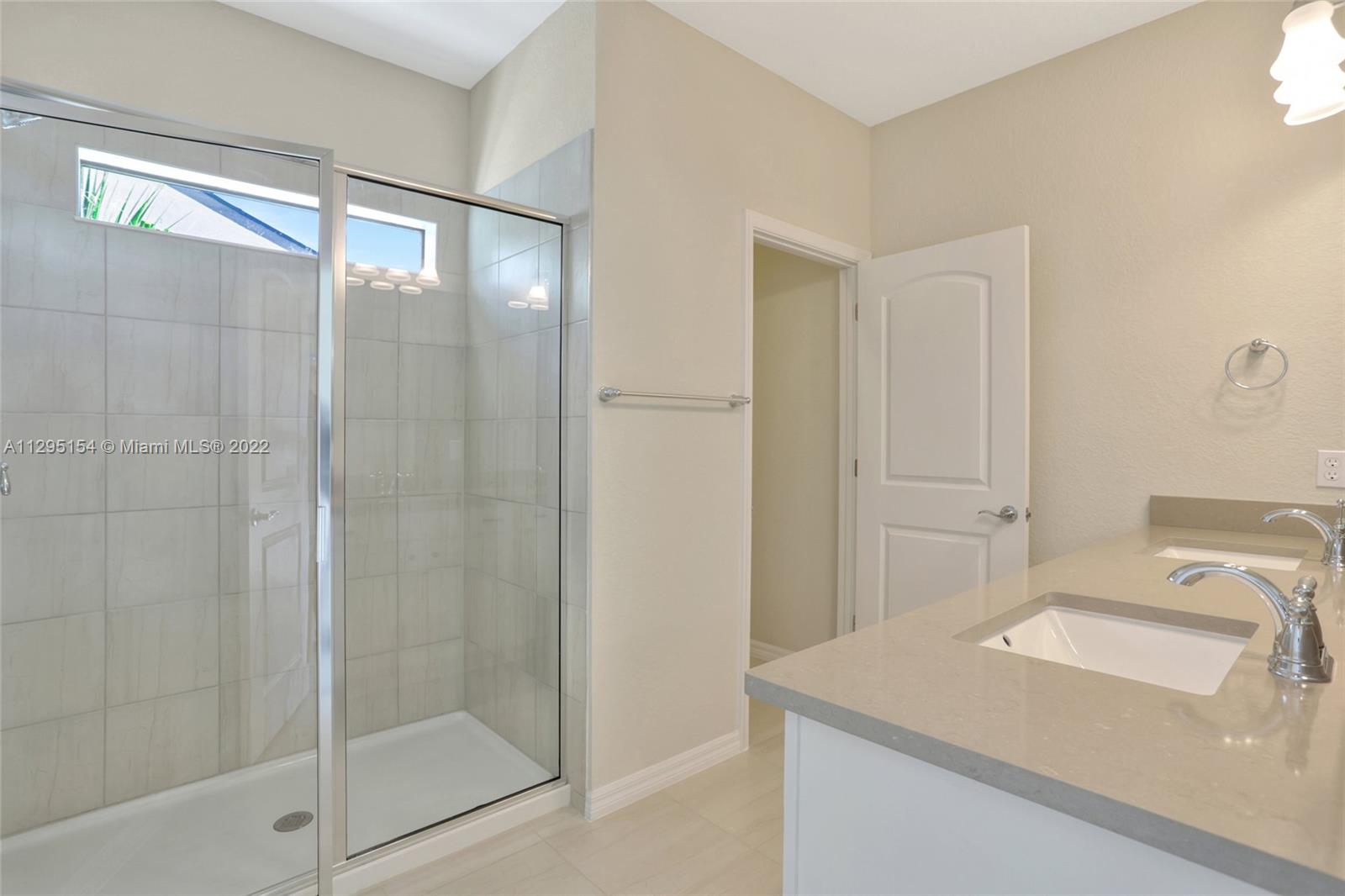 OAK TREE PROPERTY REDEVEL - Residential Lease