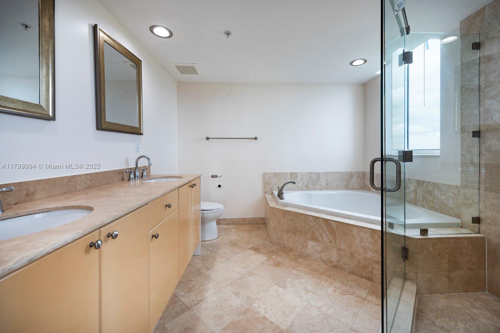 DUO CONDOMINIUM WEST - Residential