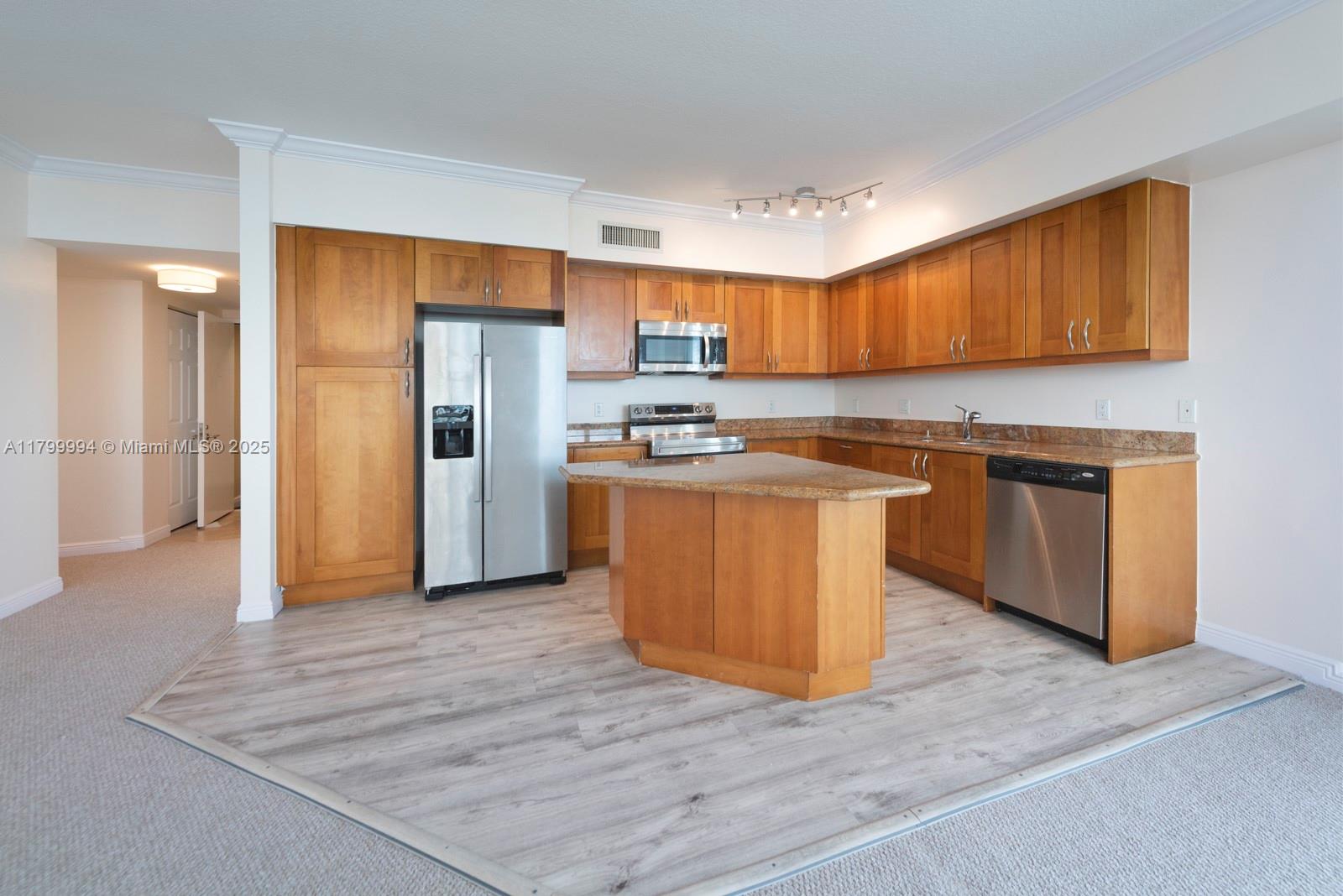 DUO CONDOMINIUM WEST - Residential