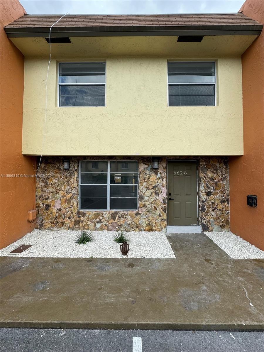 Property for Sale at 6628 Sw 41st St St 6628, Davie, Broward County, Florida - Bedrooms: 3 
Bathrooms: 3  - $390,000