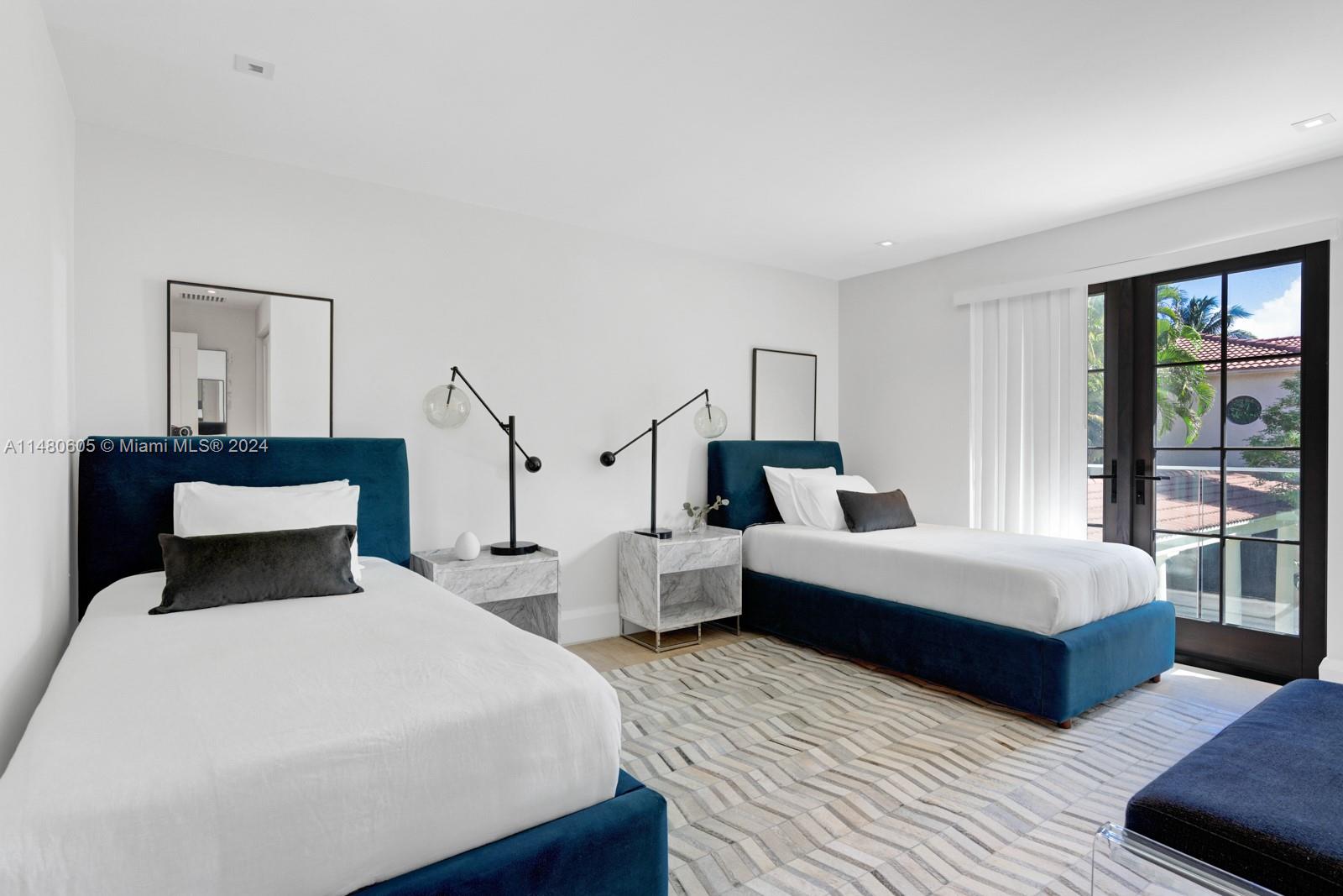 GOLDEN BEACH SEC C - Residential