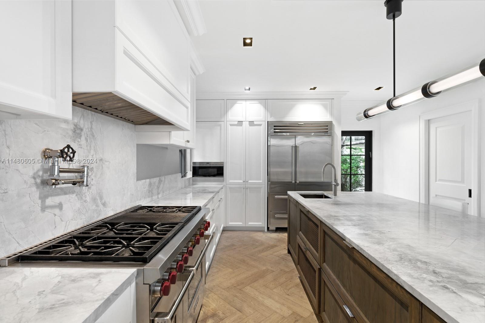 GOLDEN BEACH SEC C - Residential