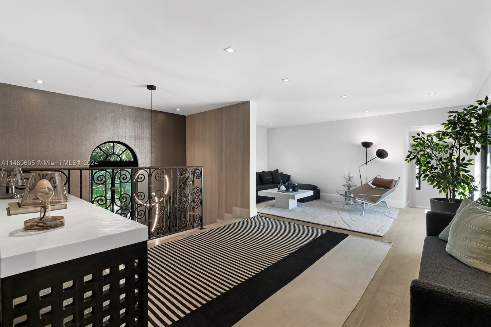 GOLDEN BEACH SEC C - Residential