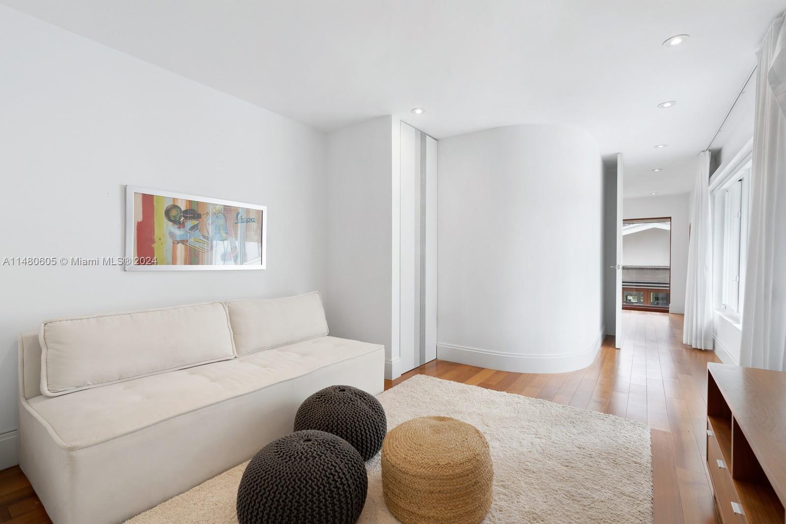 GOLDEN BEACH SEC C - Residential
