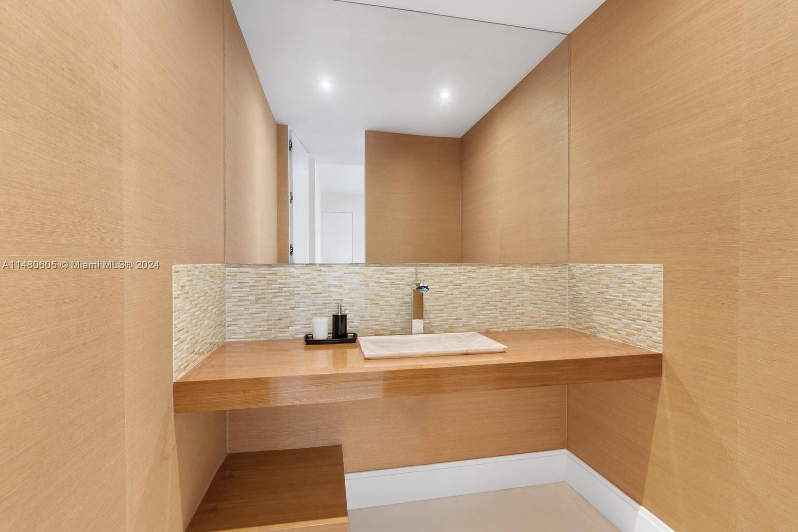 GOLDEN BEACH SEC C - Residential