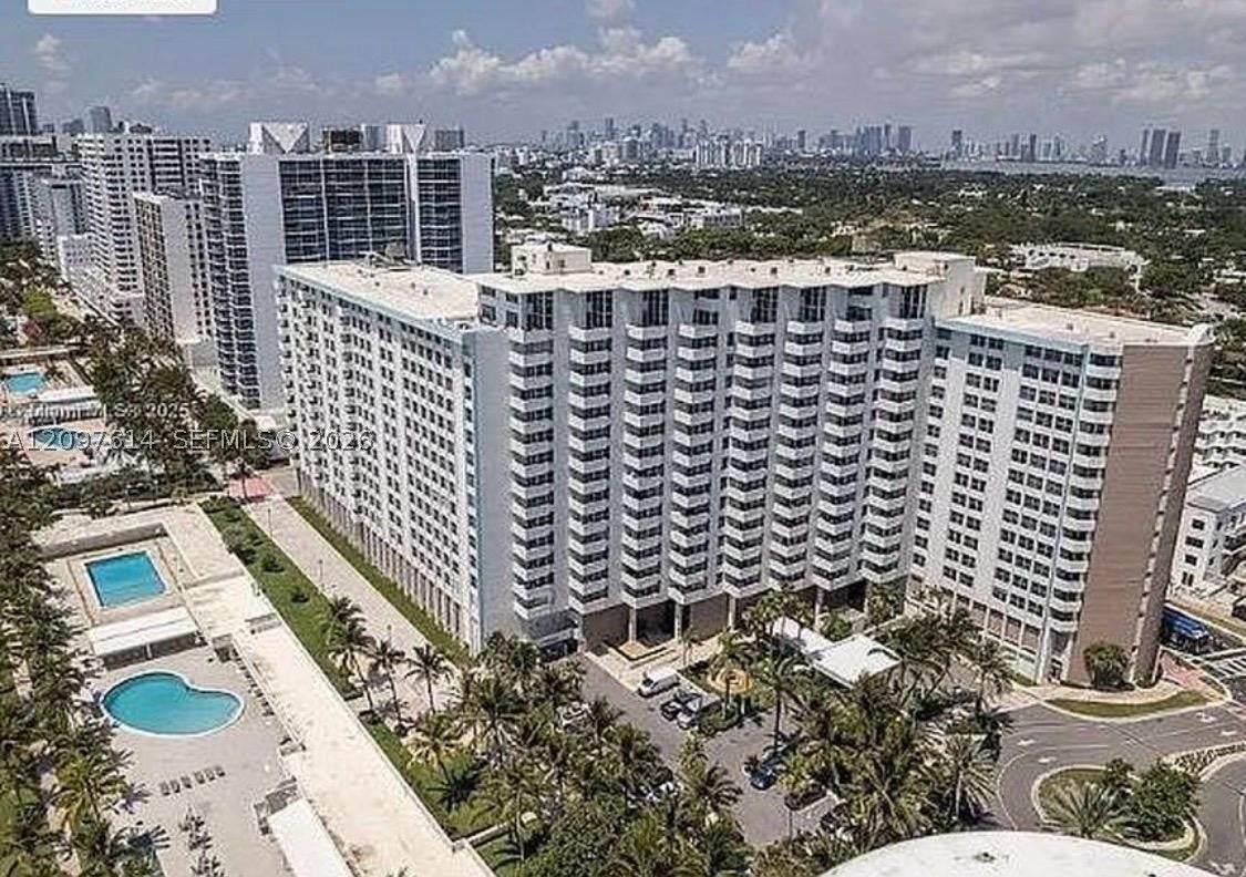 2899 Collins Ave 1738