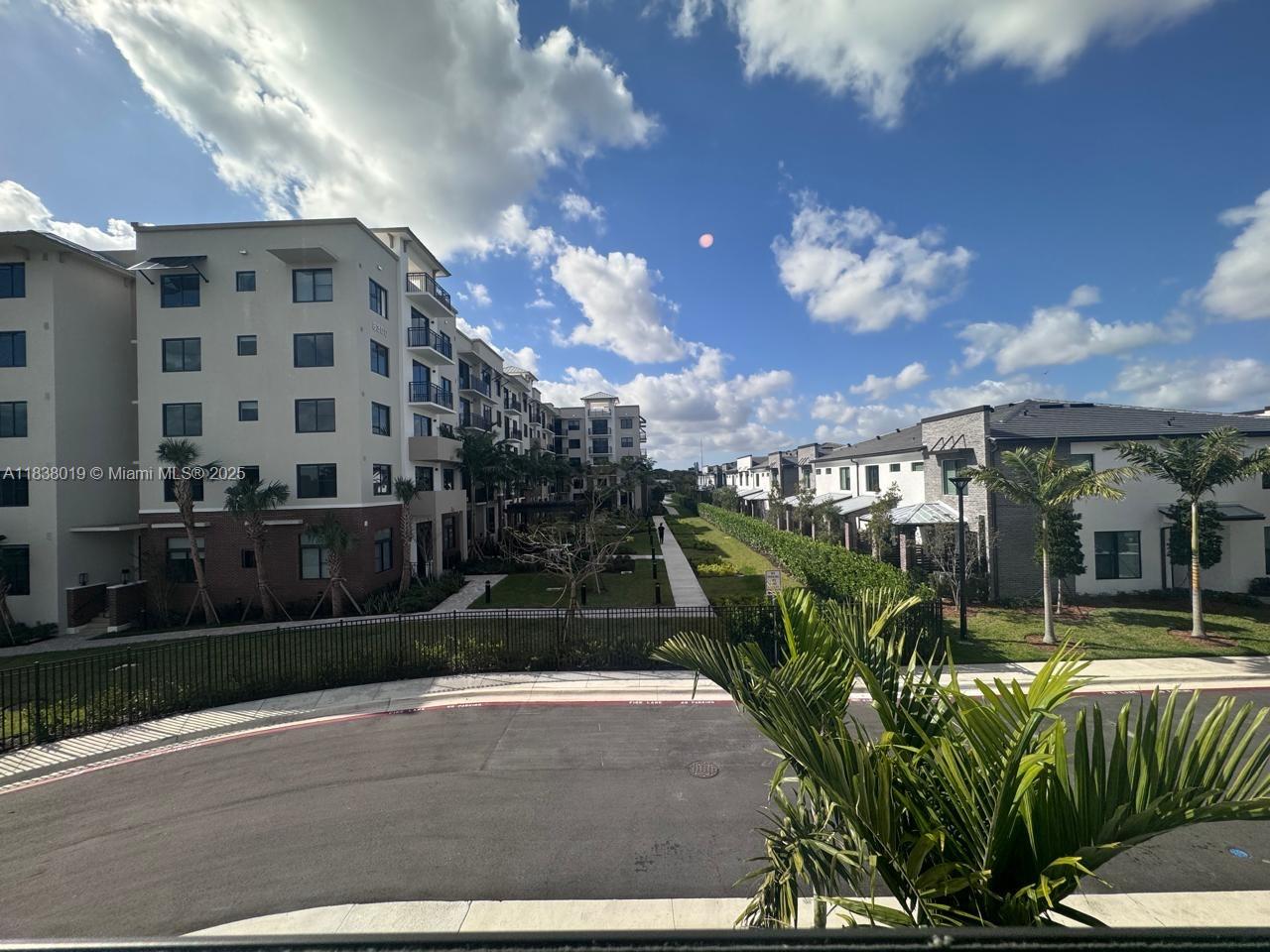 750 NW 82nd Ter, Plantation, FL, 33324/$789,000 4 750 NW 82nd Ter