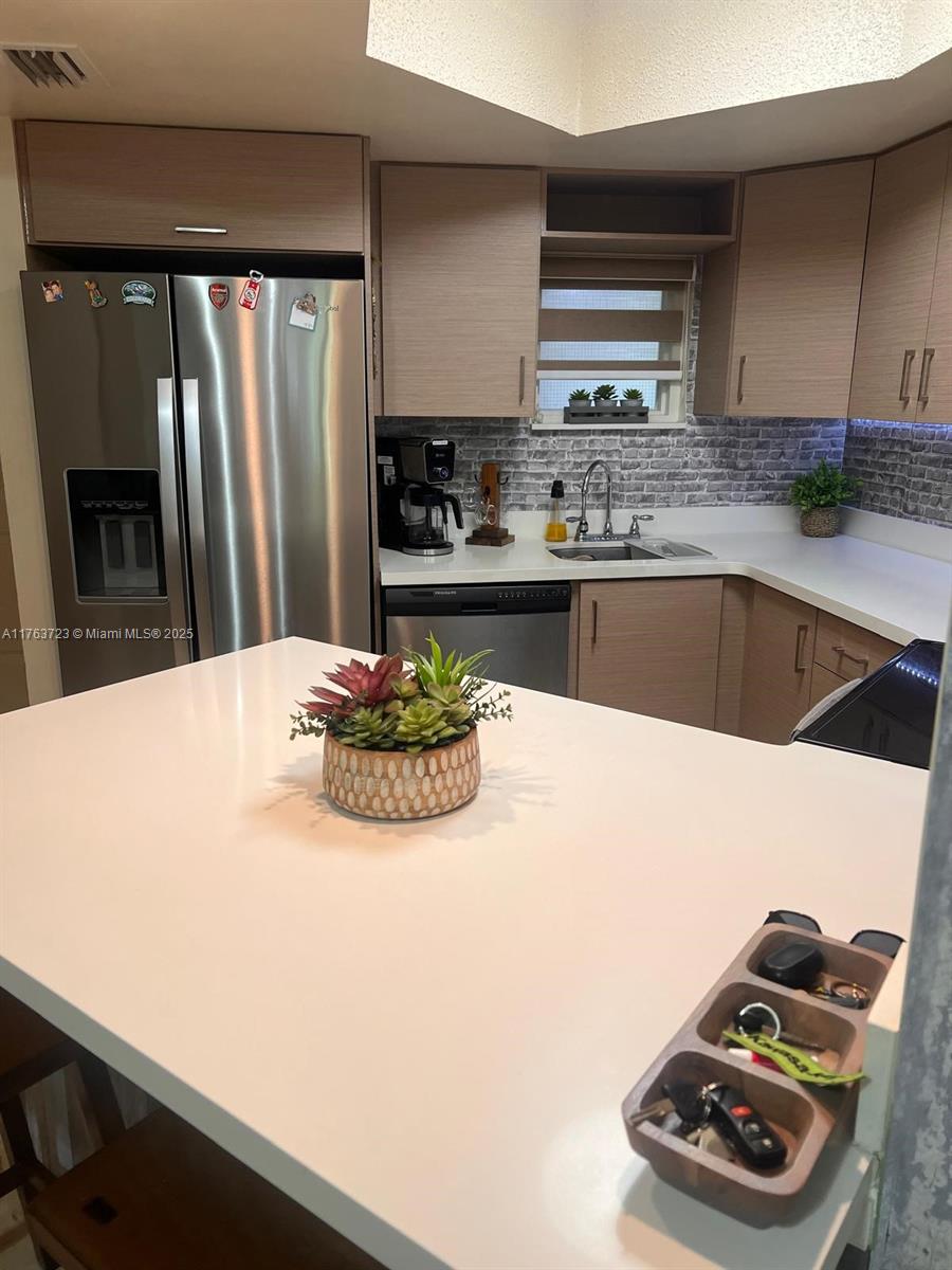 Rental Property at 8373 Lake Dr 204, Doral, Miami-Dade County, Florida - Bedrooms: 1 
Bathrooms: 1  - $2,000 MO.
