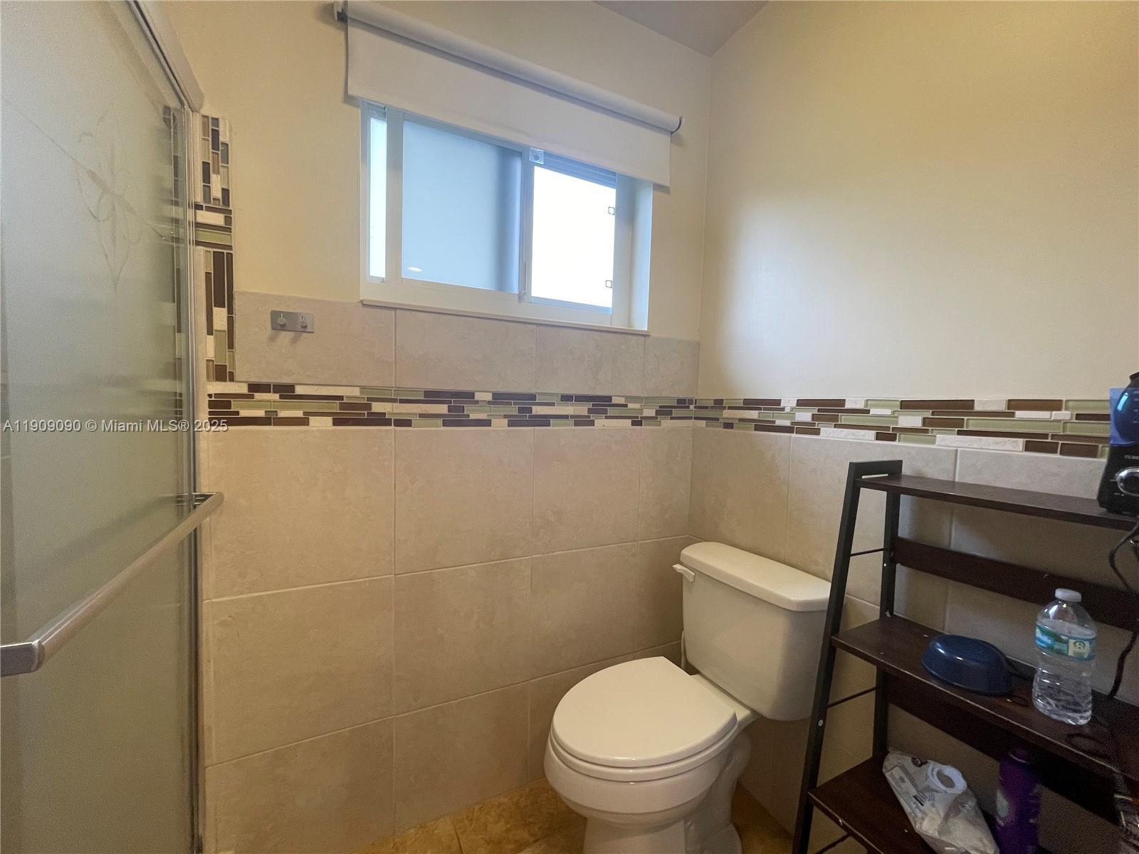 HOLLYWOOD HILLS - Residential