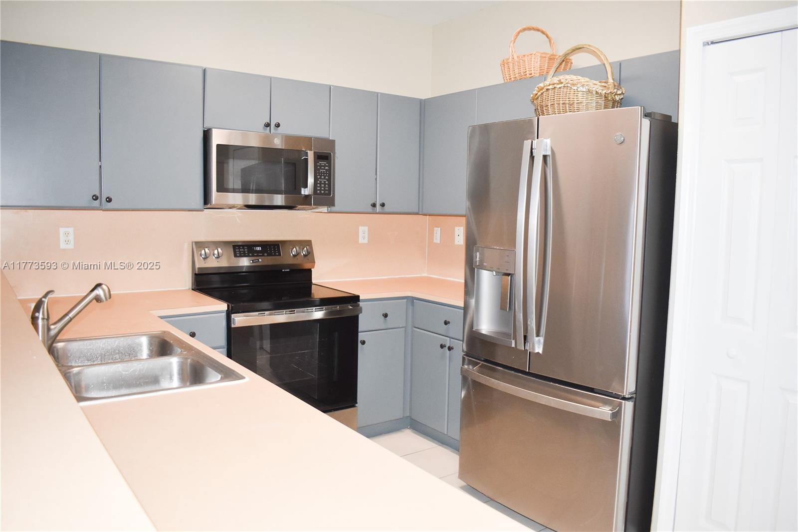 Rental Property at 9123 Sw 152nd Path, Miami, Broward County, Florida - Bedrooms: 3 
Bathrooms: 3  - $3,000 MO.