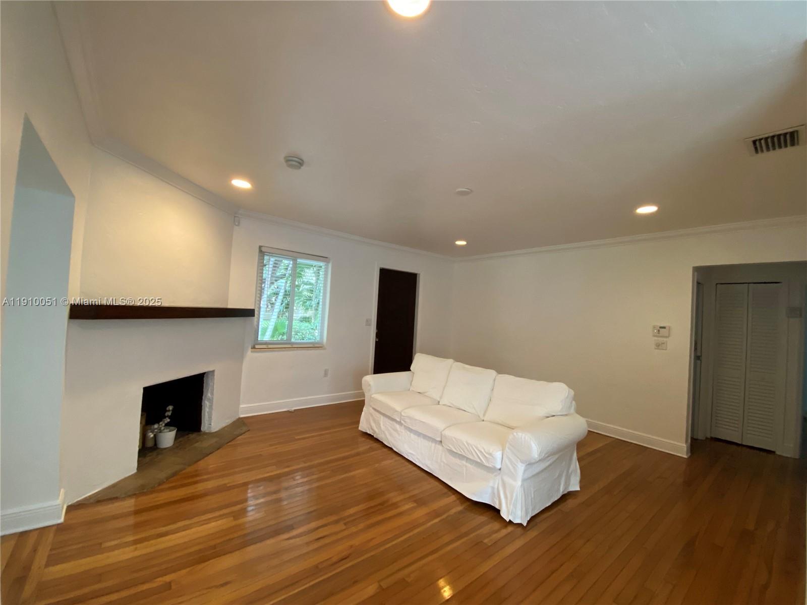 COUNTRY CLUB ESTATES SEC - Residential Lease