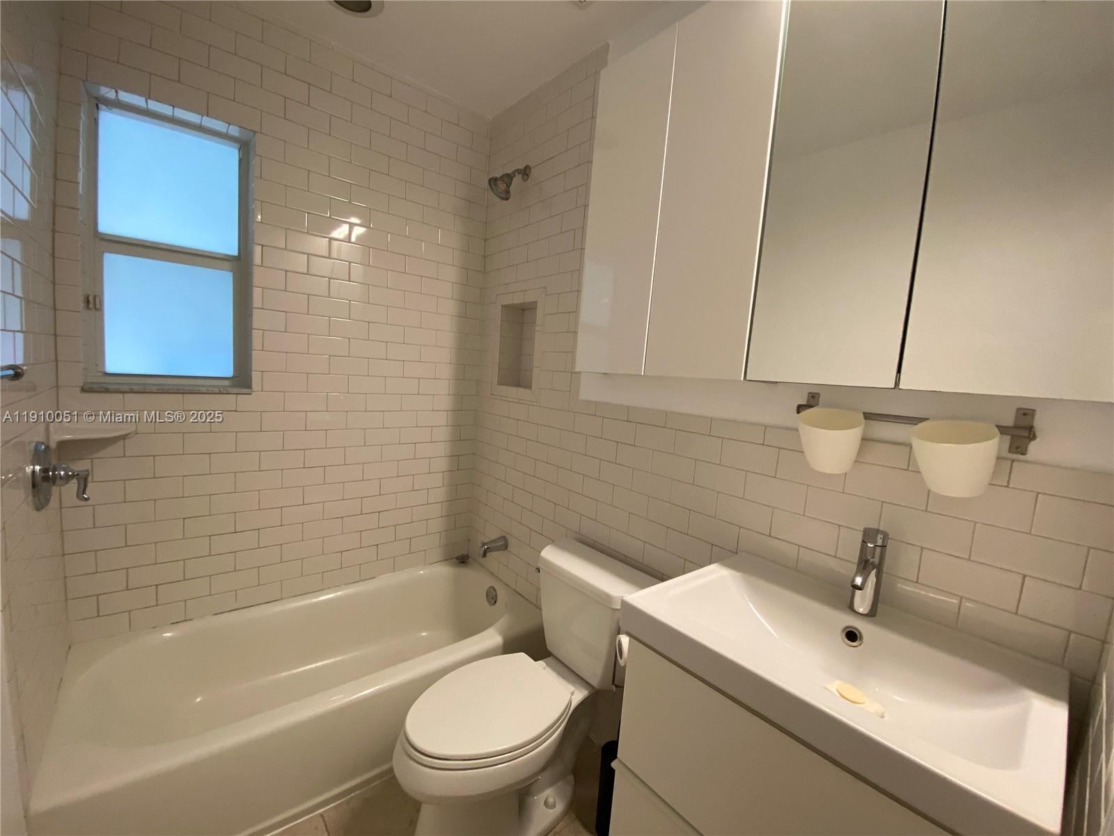 COUNTRY CLUB ESTATES SEC - Residential Lease