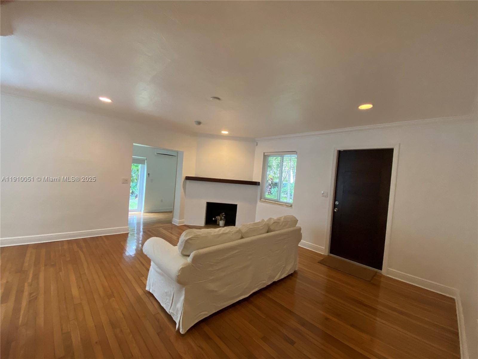 COUNTRY CLUB ESTATES SEC - Residential Lease