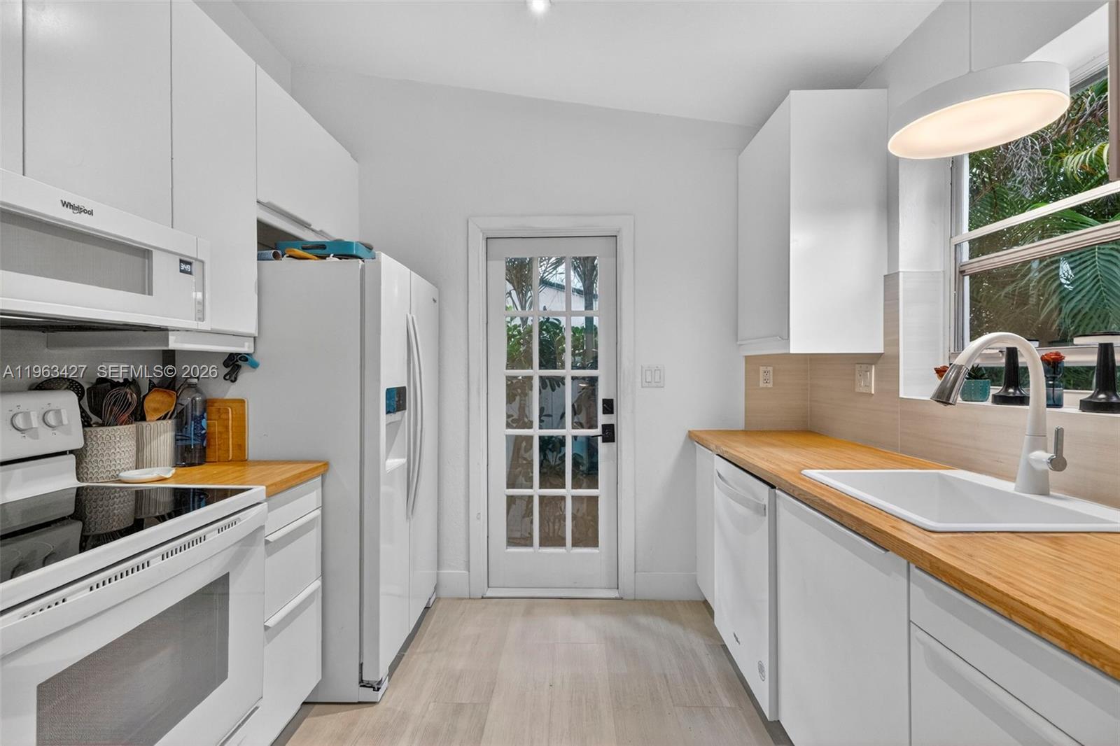 LAS OLAS BY THE SEA EXT - Land