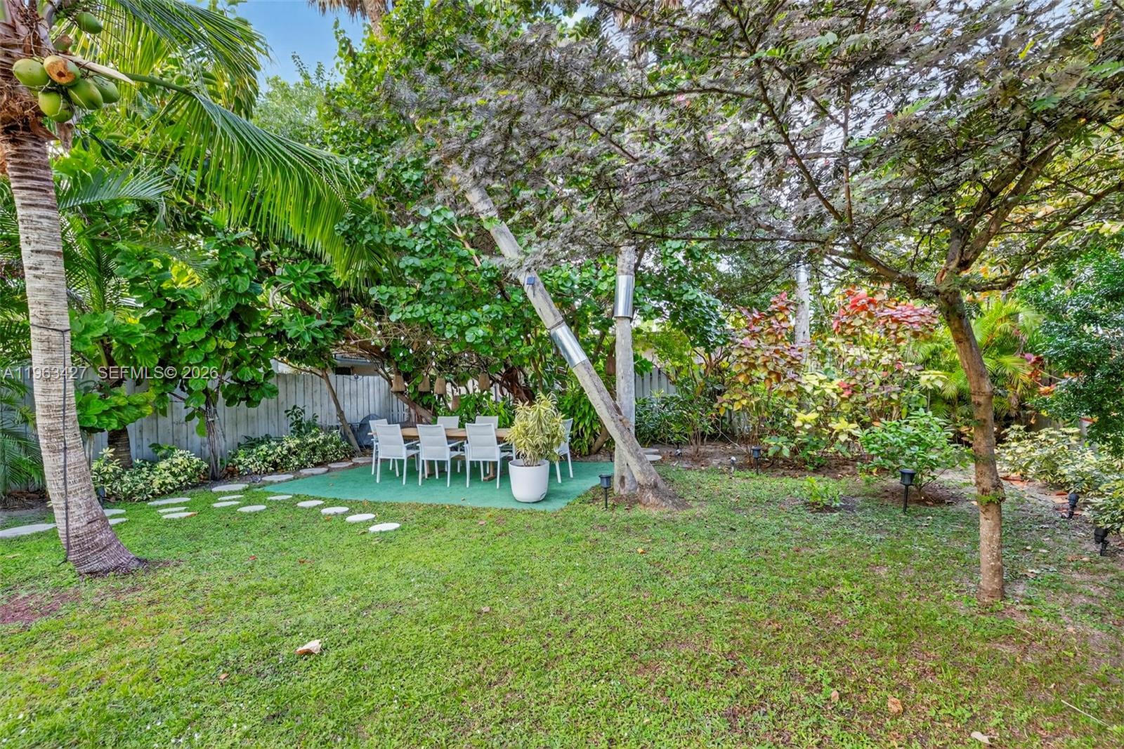 LAS OLAS BY THE SEA EXT - Land