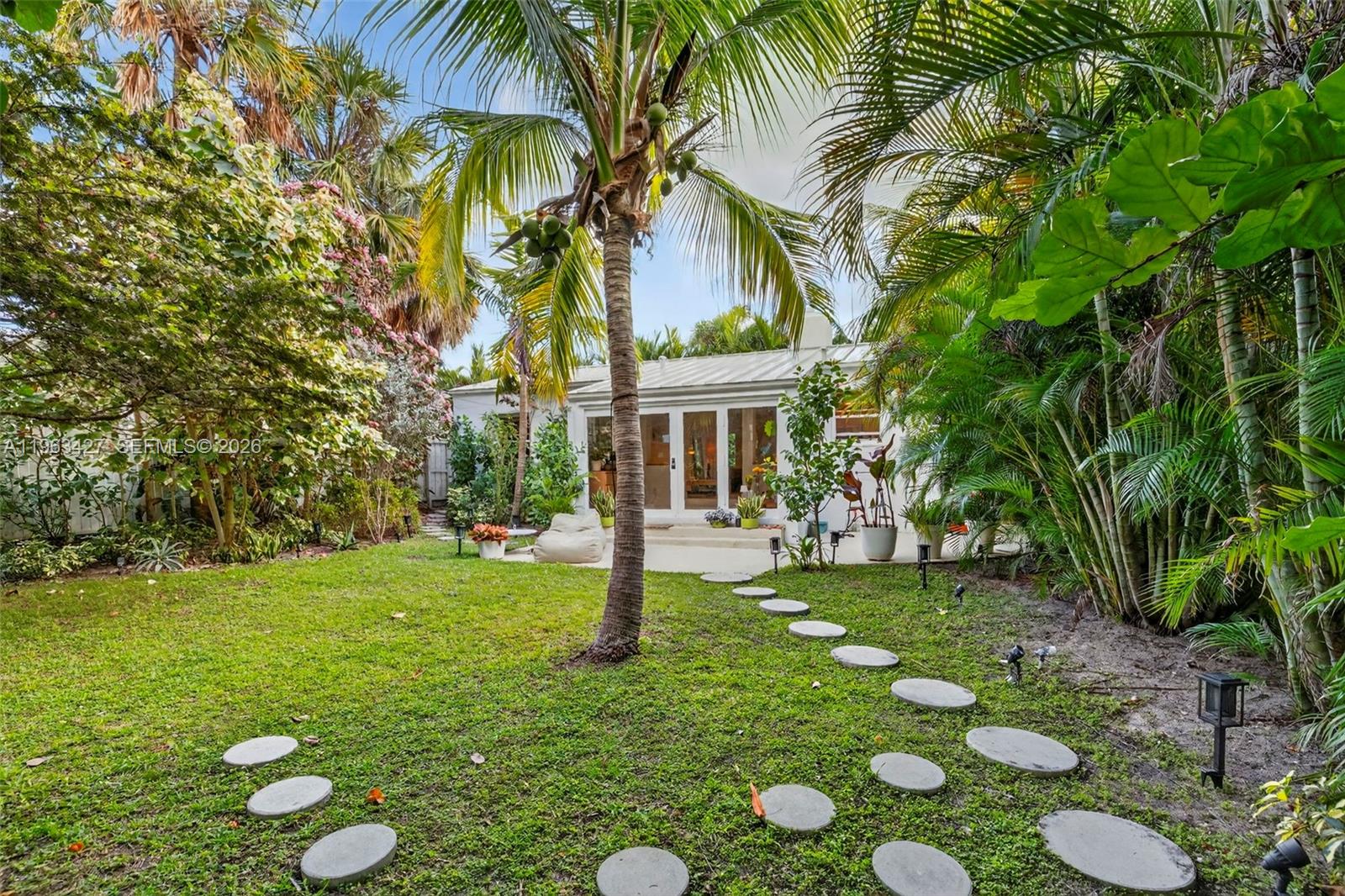 LAS OLAS BY THE SEA EXT - Land