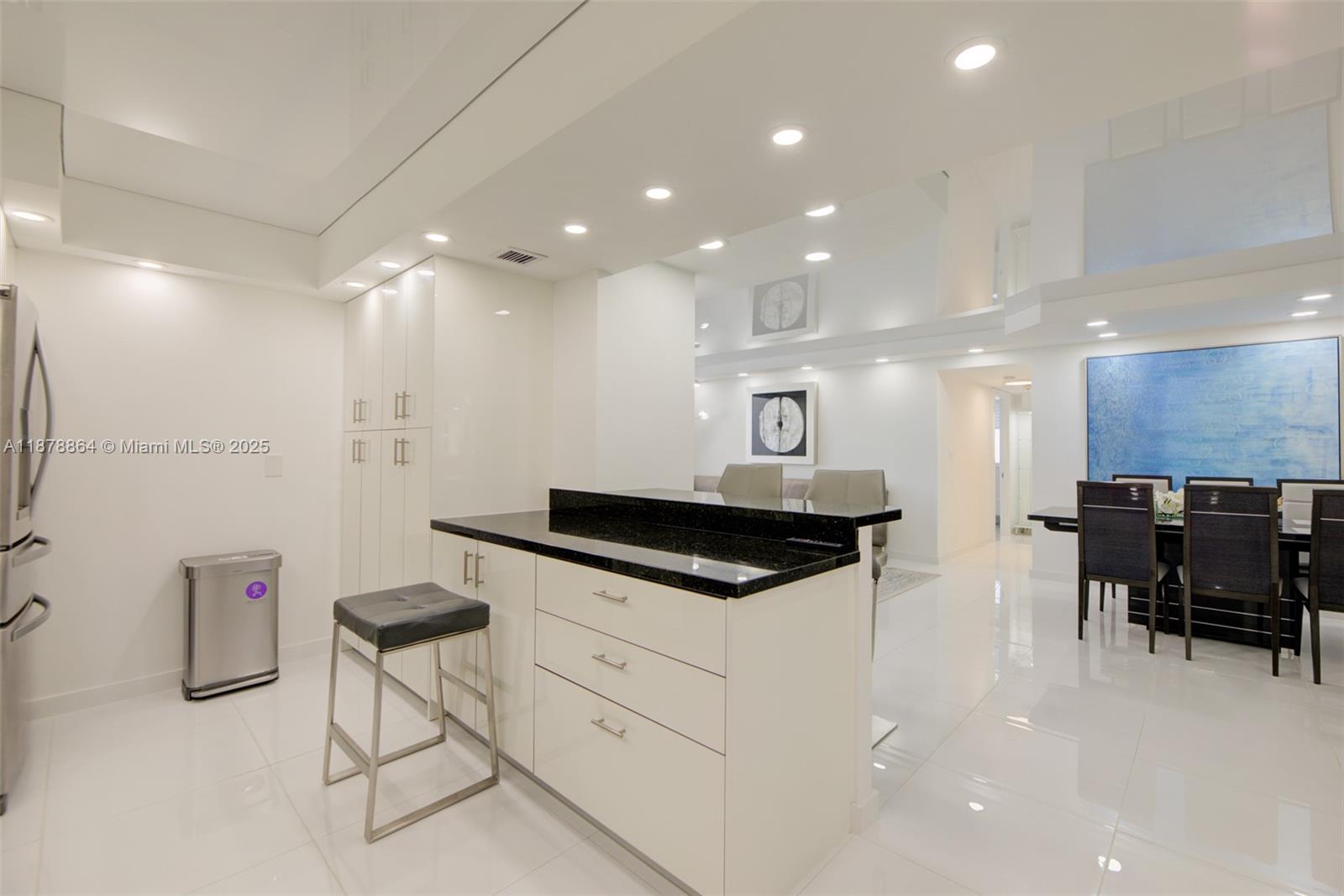 LA MER ESTATES SOUTH COND - Residential