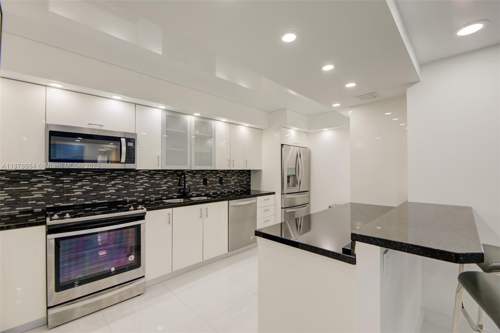 LA MER ESTATES SOUTH COND - Residential