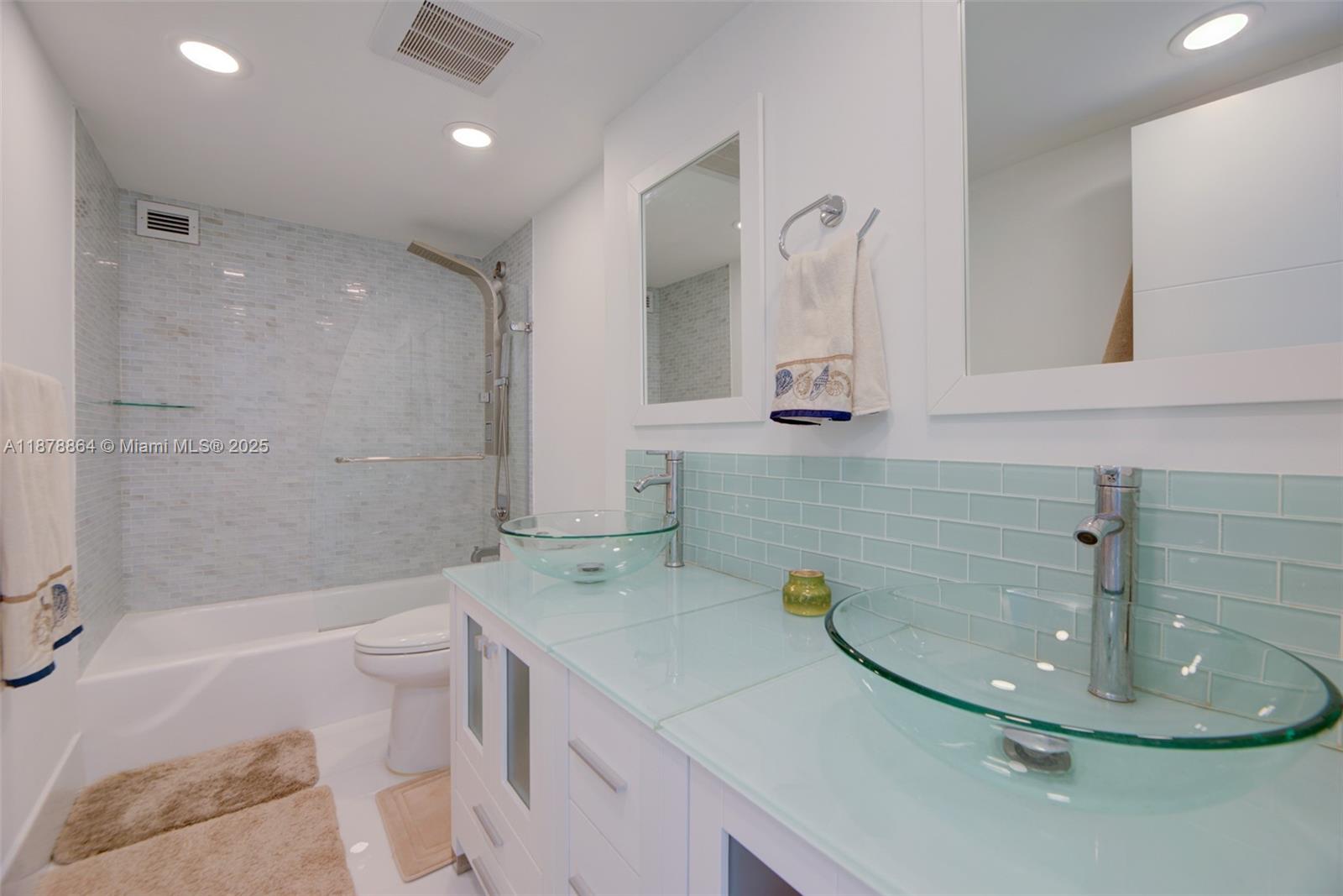 LA MER ESTATES SOUTH COND - Residential