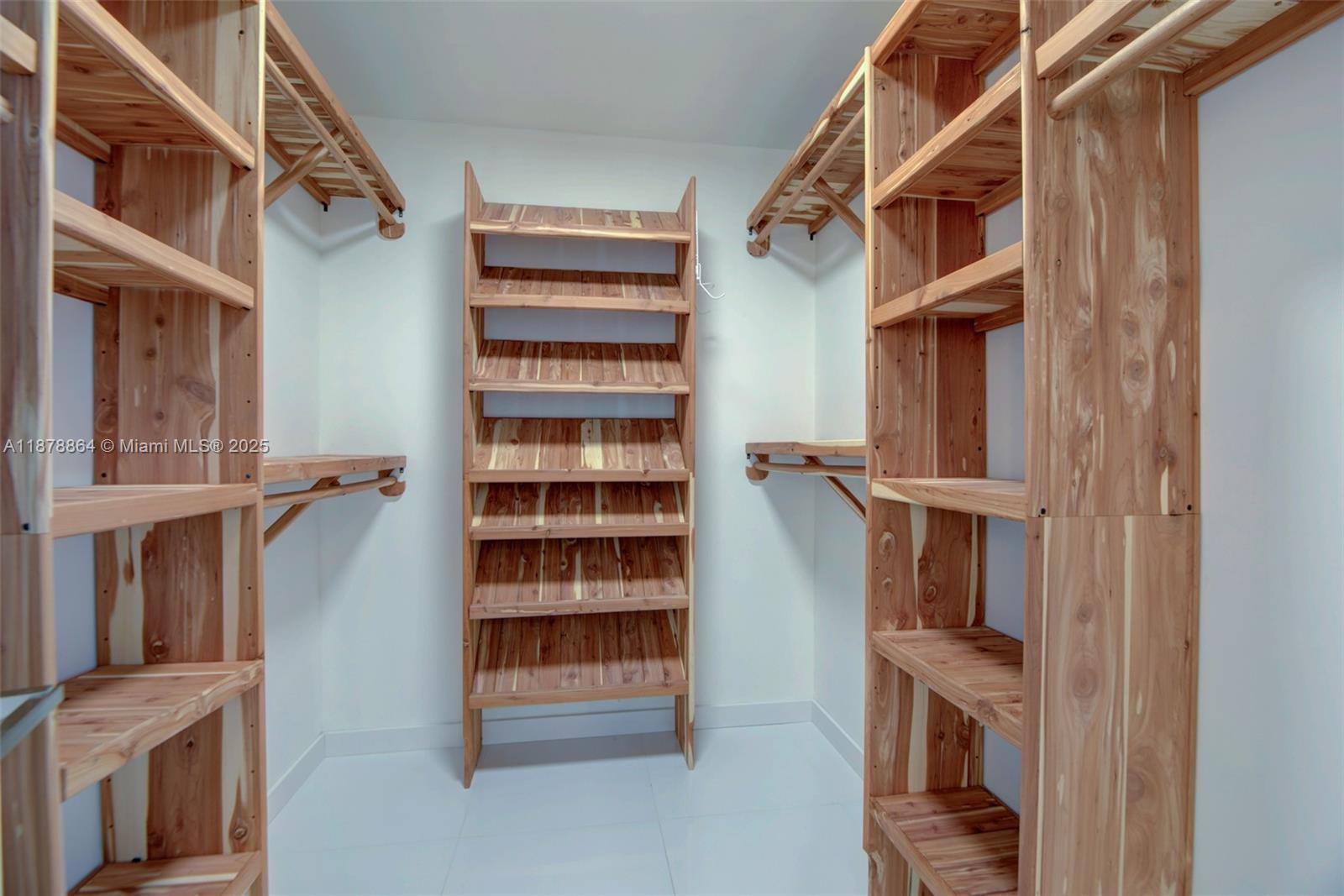 LA MER ESTATES SOUTH COND - Residential