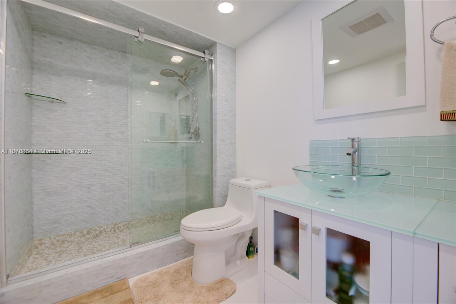 LA MER ESTATES SOUTH COND - Residential