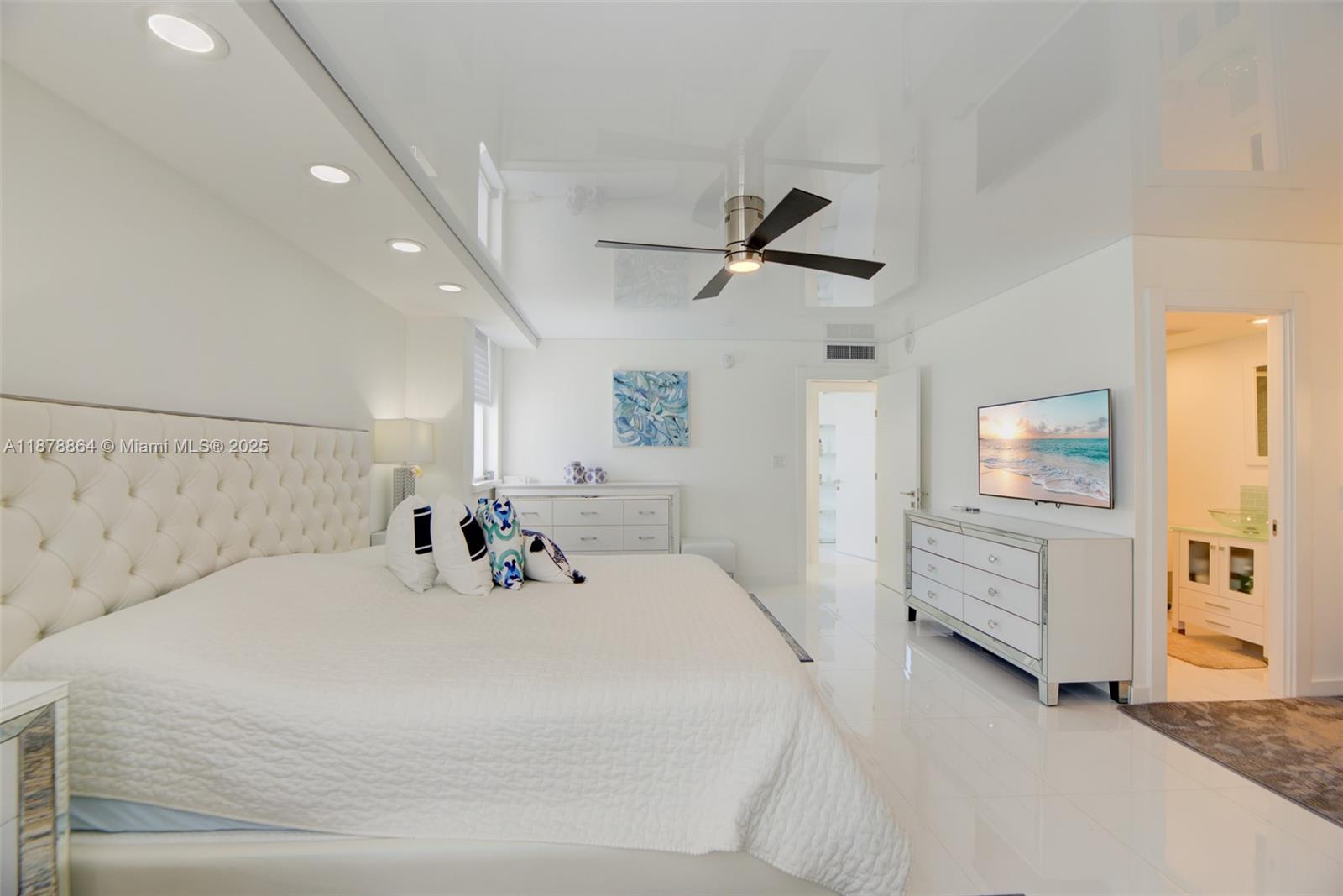 LA MER ESTATES SOUTH COND - Residential