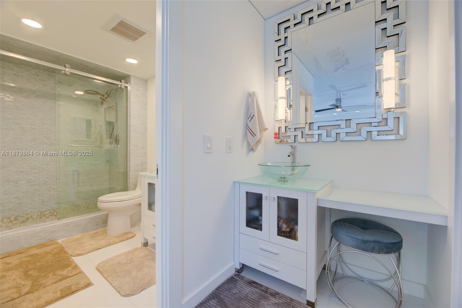 LA MER ESTATES SOUTH COND - Residential