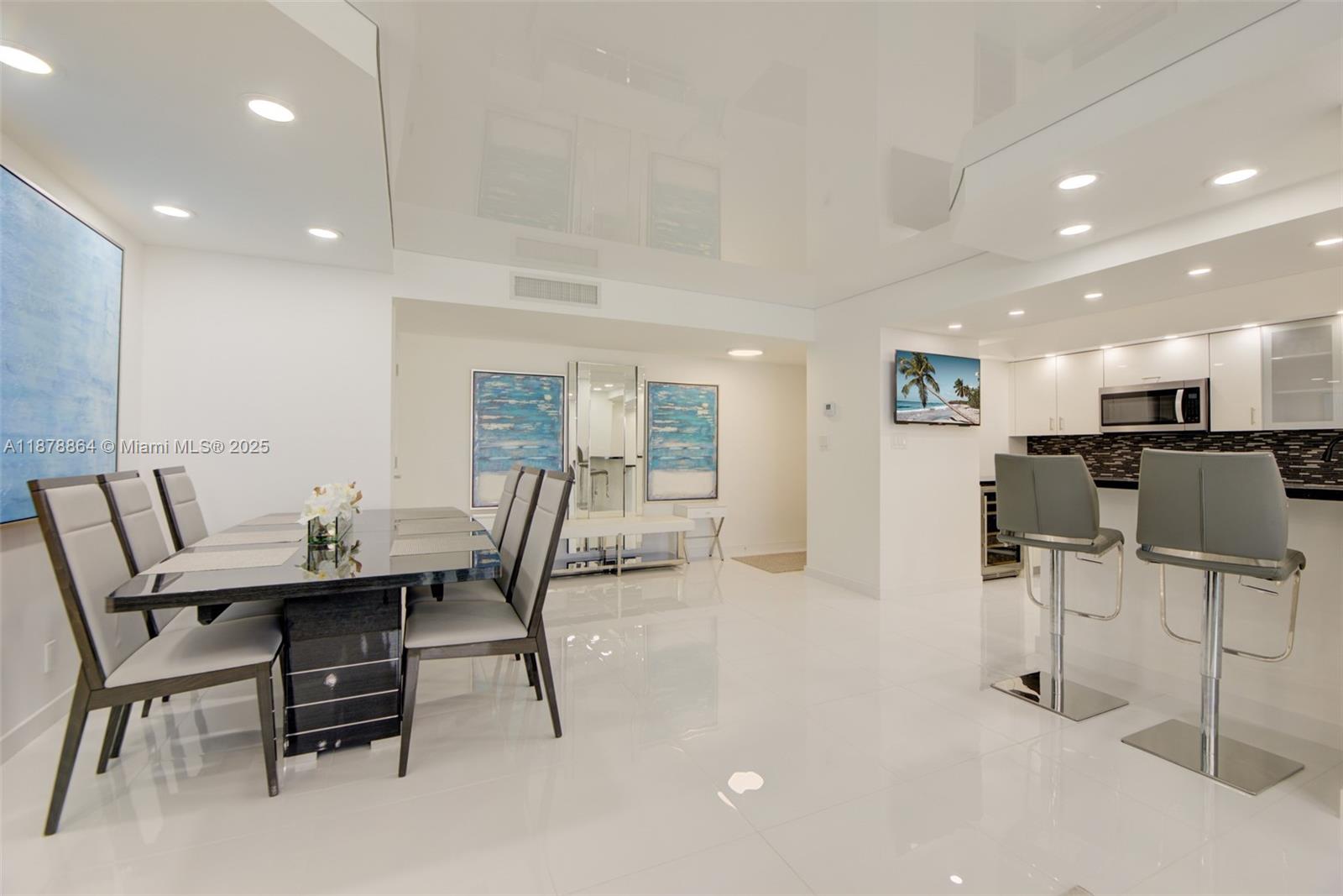 LA MER ESTATES SOUTH COND - Residential