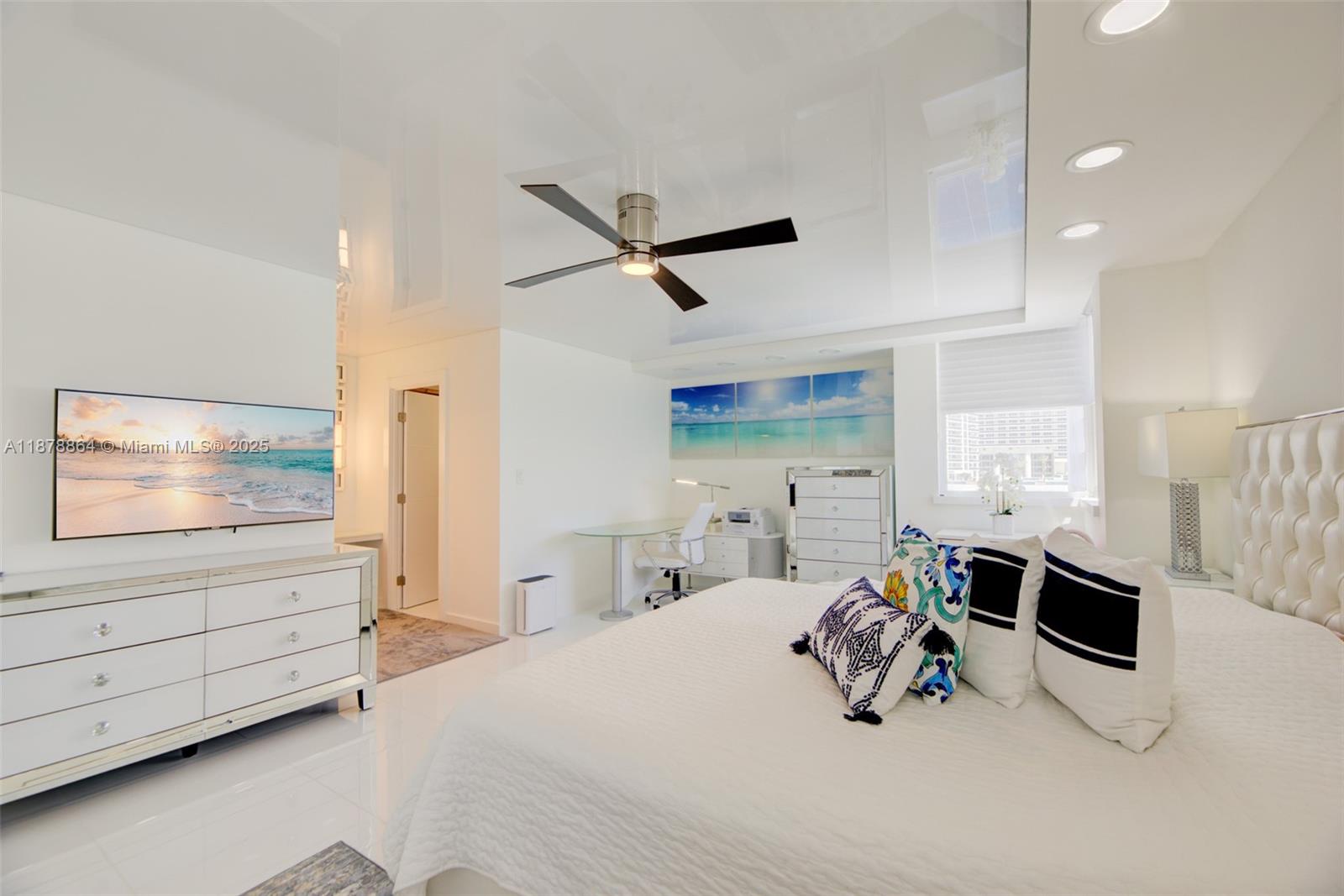 LA MER ESTATES SOUTH COND - Residential