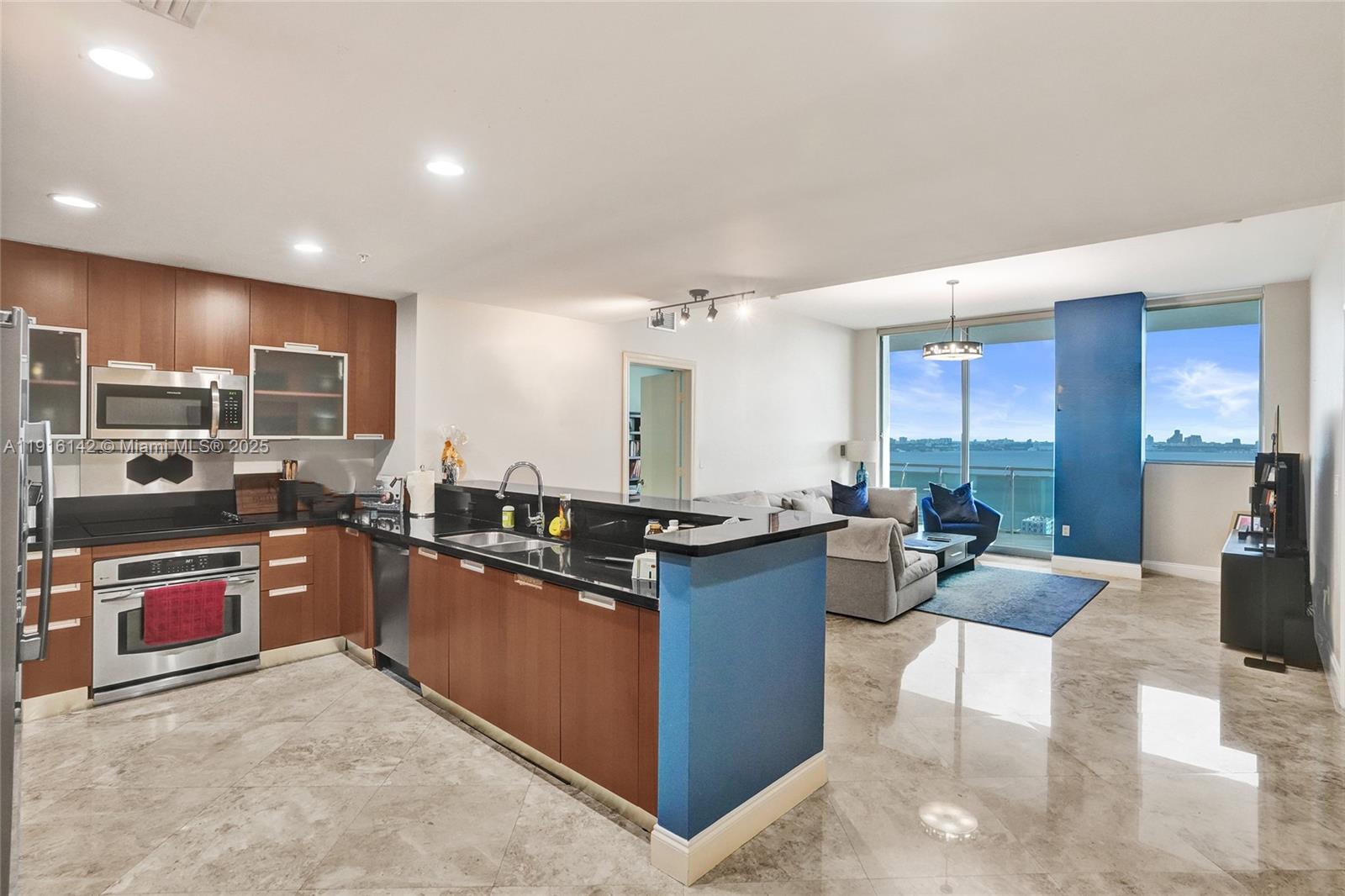 THE LEXI CONDO - Residential