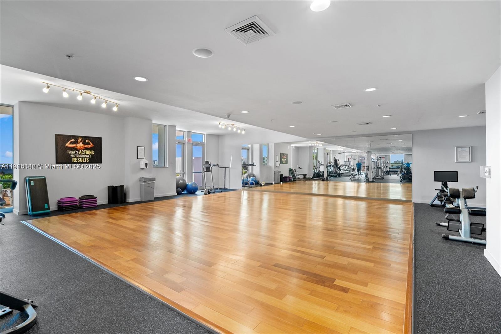 THE LEXI CONDO - Residential