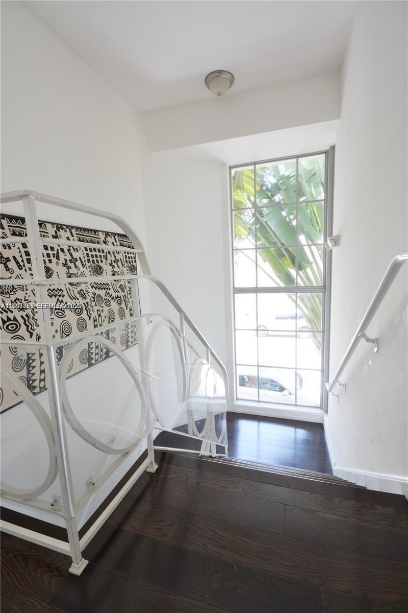 ELEVEN CONDO - Residential Lease