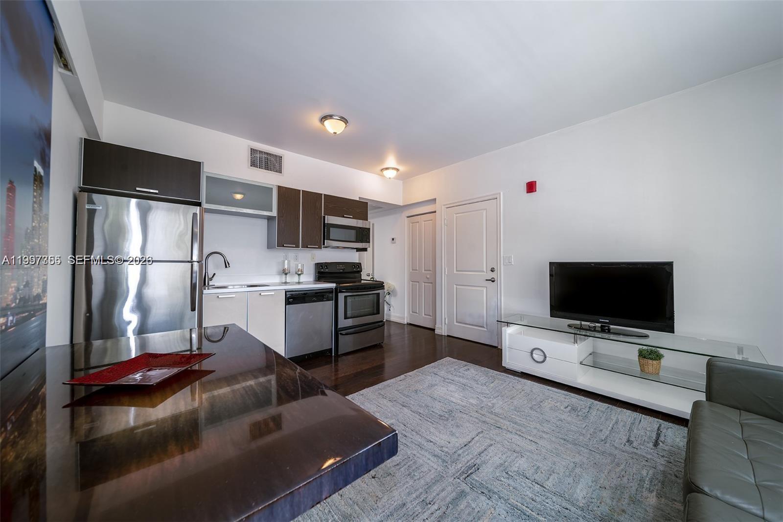 ELEVEN CONDO - Residential Lease