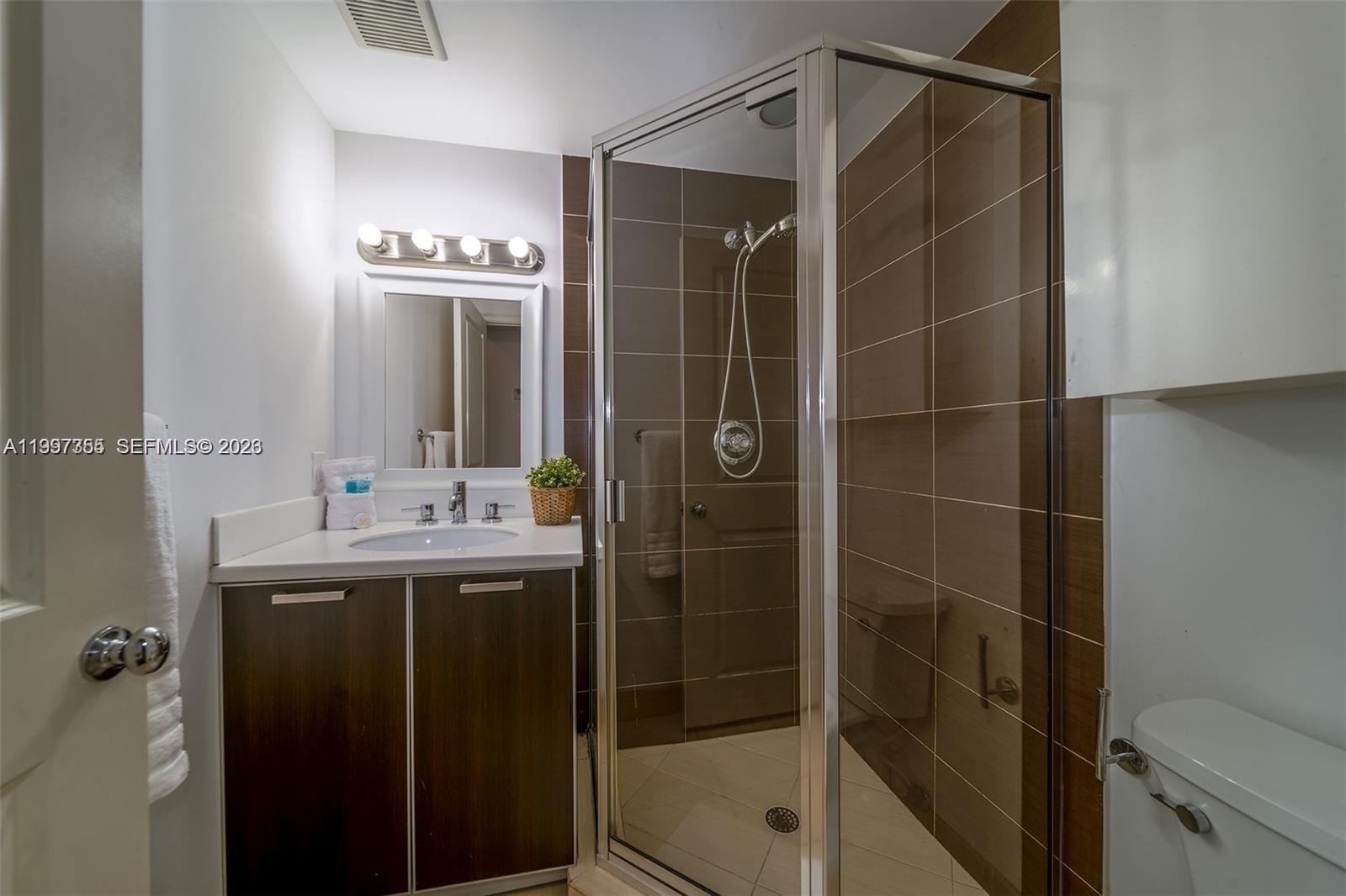 ELEVEN CONDO - Residential Lease