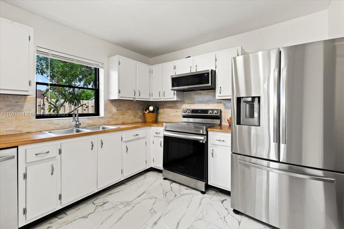 RAINBERRY BAY SEC 1 - Residential Lease