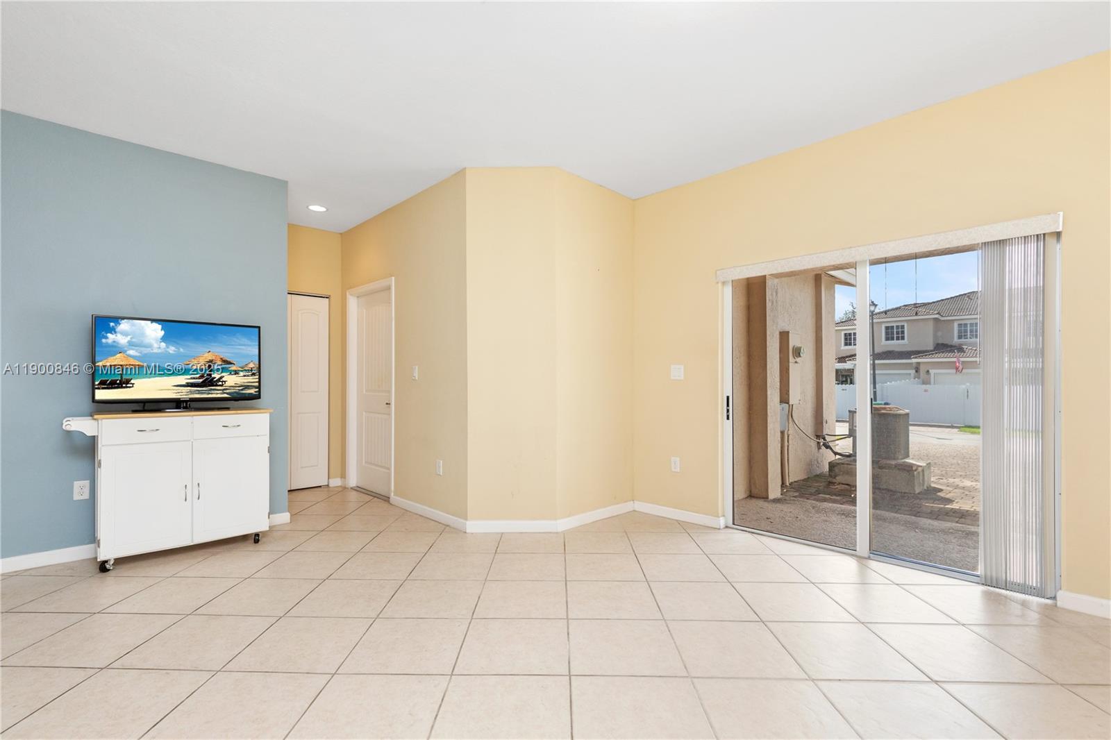 MANDARIN LAKES - Residential