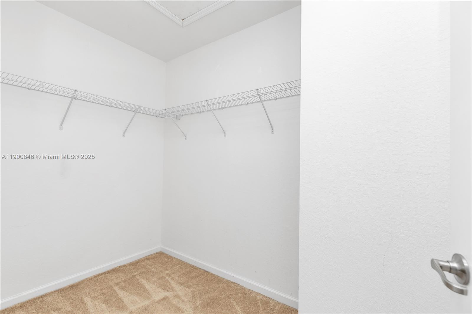 MANDARIN LAKES - Residential