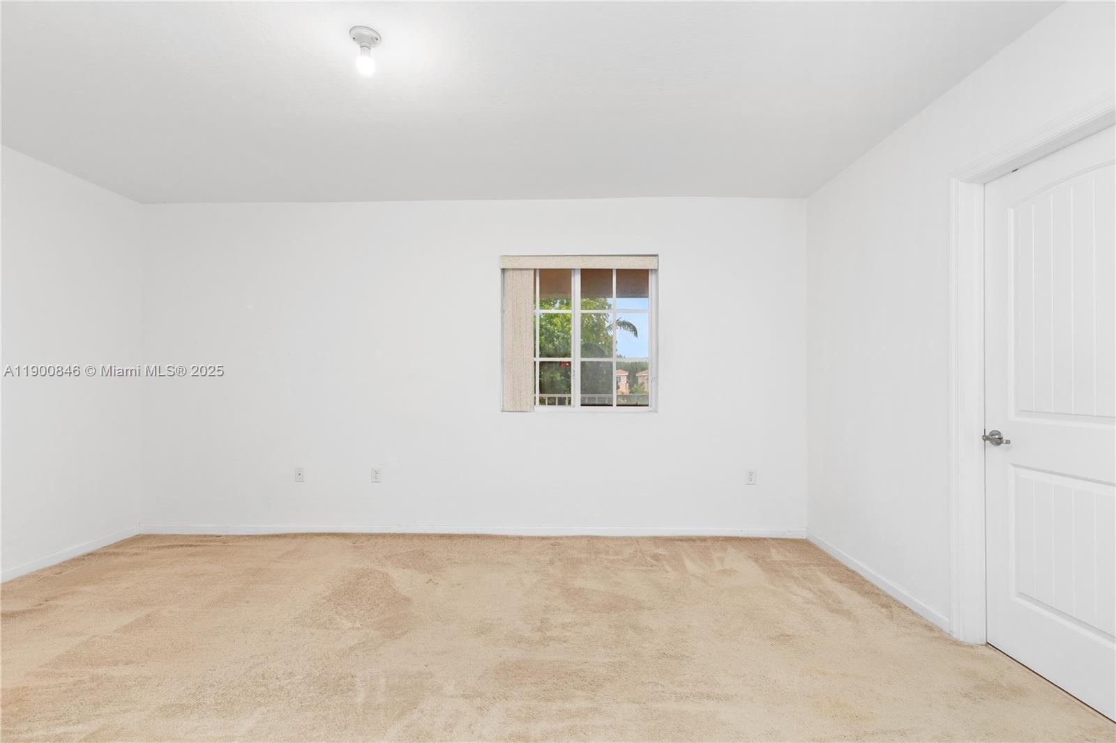 MANDARIN LAKES - Residential