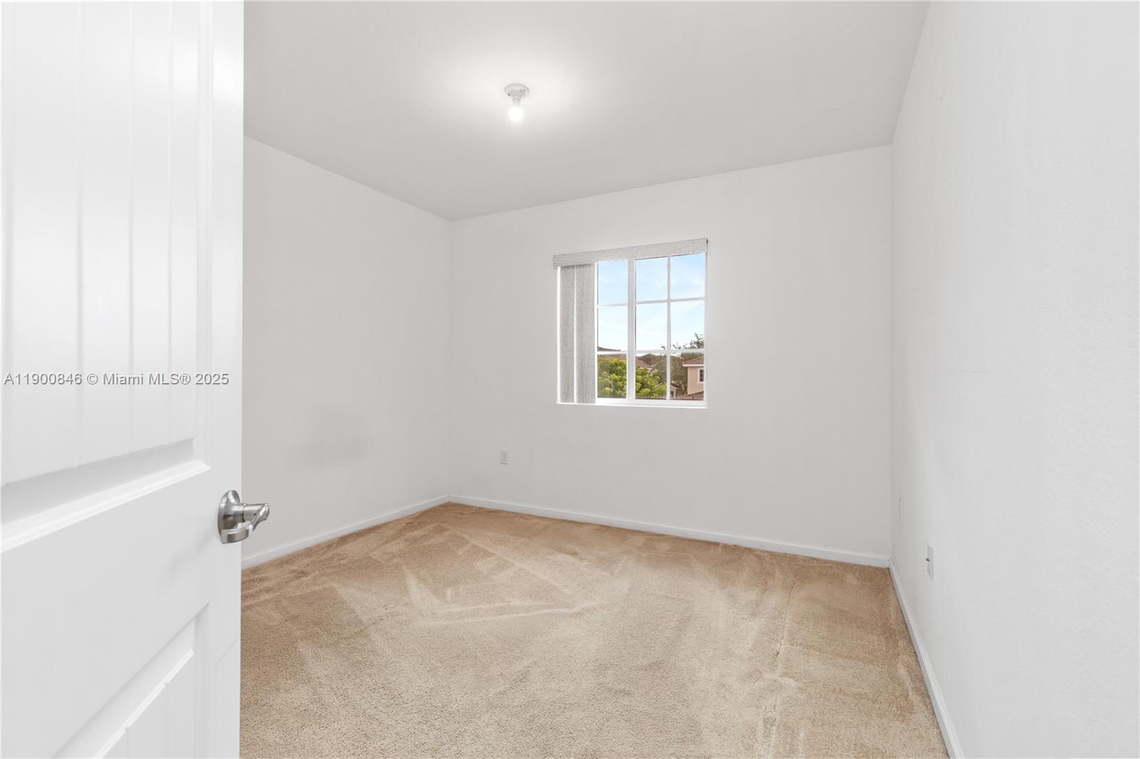 MANDARIN LAKES - Residential