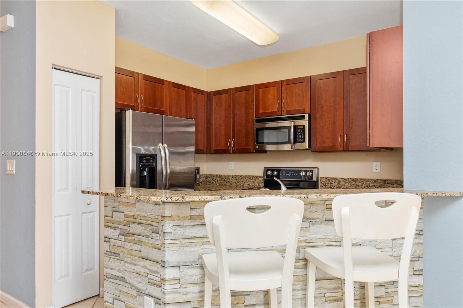 MANDARIN LAKES - Residential