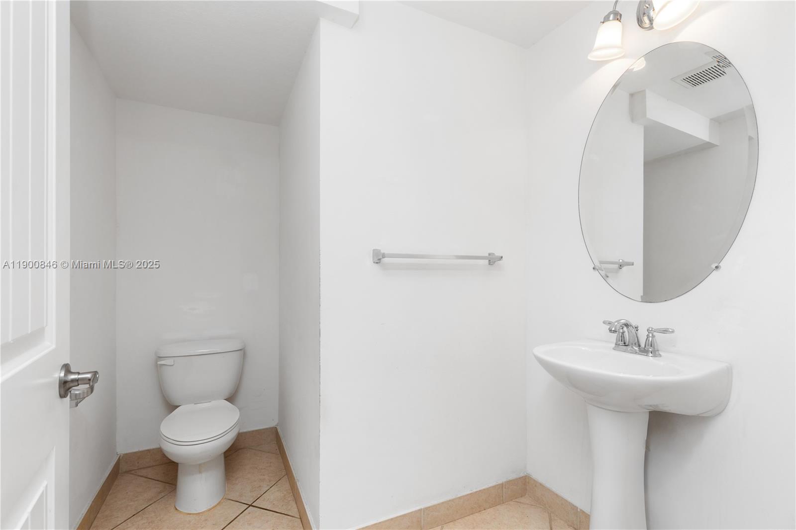 MANDARIN LAKES - Residential