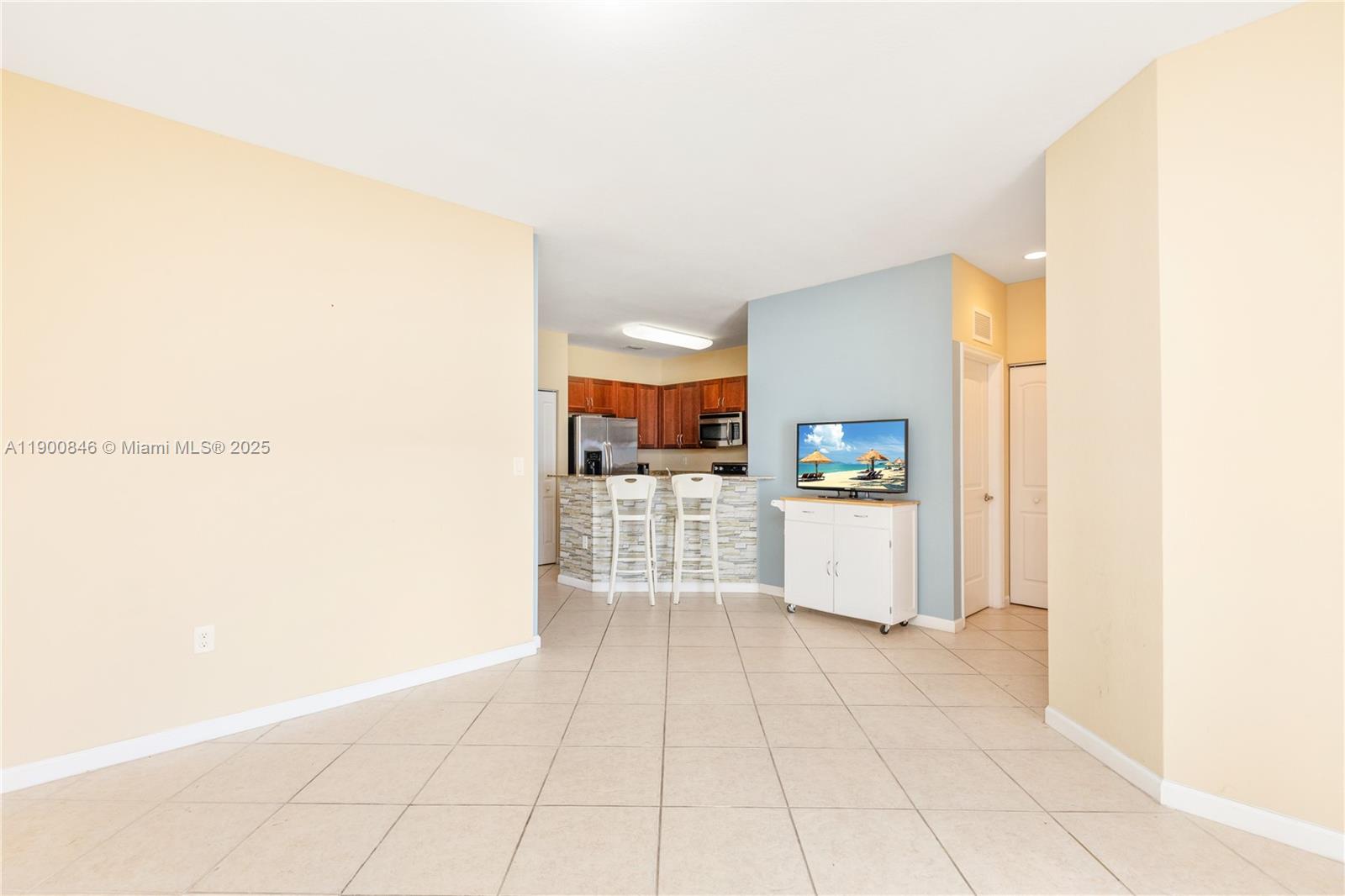 MANDARIN LAKES - Residential